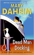 Mary Daheim: Dead Man Docking (Bed-and-Breakfast Series #21)