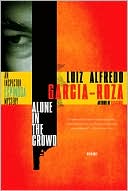 Book cover image of Alone in the Crowd by Luiz Alfredo Garcia-Roza