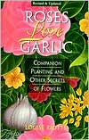 Louise Riotte: Roses Love Garlic: Companion Planting and Other Secrets of Flowers